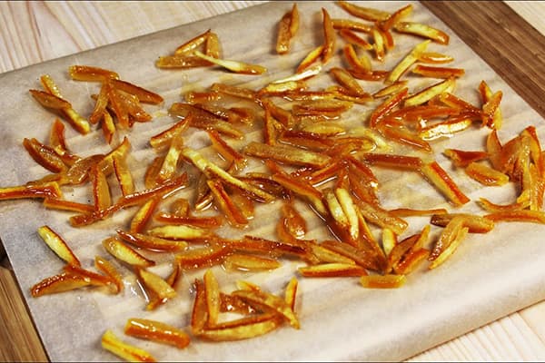 Výroba kandizovaných mandarínkových šupiek